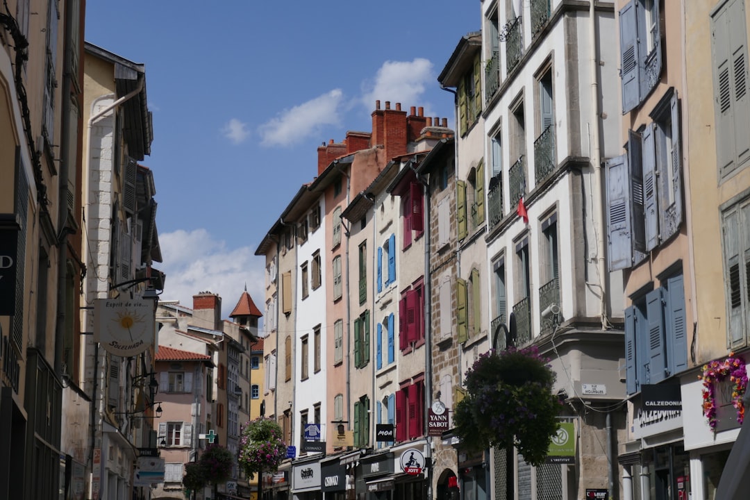 découvrez les quartiers de lyon à éviter pour assurer votre sécurité et votre confort lors de votre séjour ou installation dans la ville.