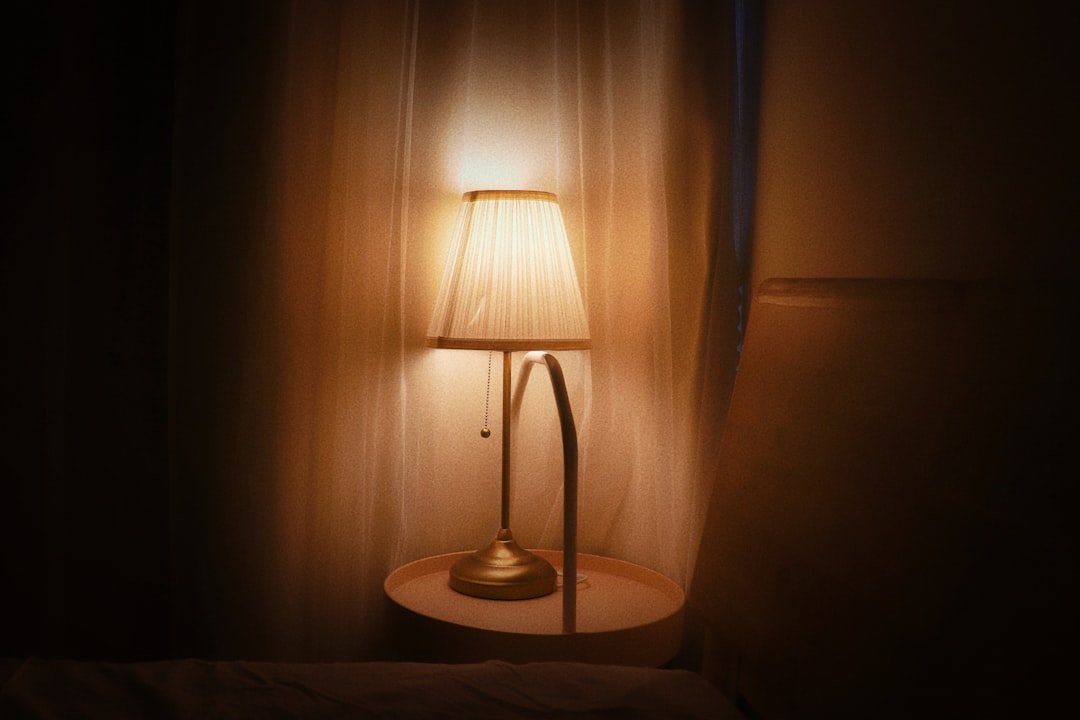 découvrez les réglementations sur le bruit nocturne pour garantir le calme et la tranquillité durant la nuit. informez-vous sur les horaires, les limites sonores et les sanctions en vigueur.