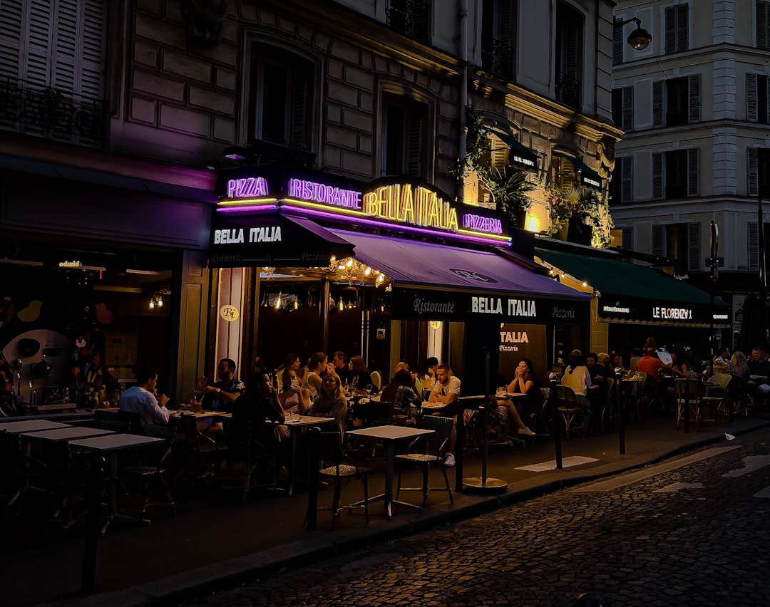 découvrez notre annuaire des bars à paris pour trouver les meilleures adresses, cocktails et ambiances dans la capitale française.