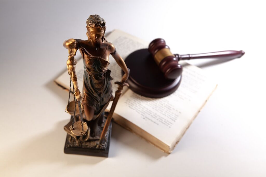comprenez la responsabilité civile : principes, obligations et implications juridiques pour protéger vos droits et biens.