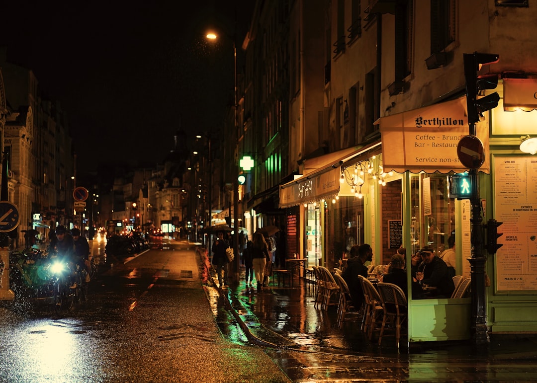 découvrez les quartiers de paris réputés pour être les plus dangereux et apprenez à les éviter pour assurer votre sécurité lors de votre visite.