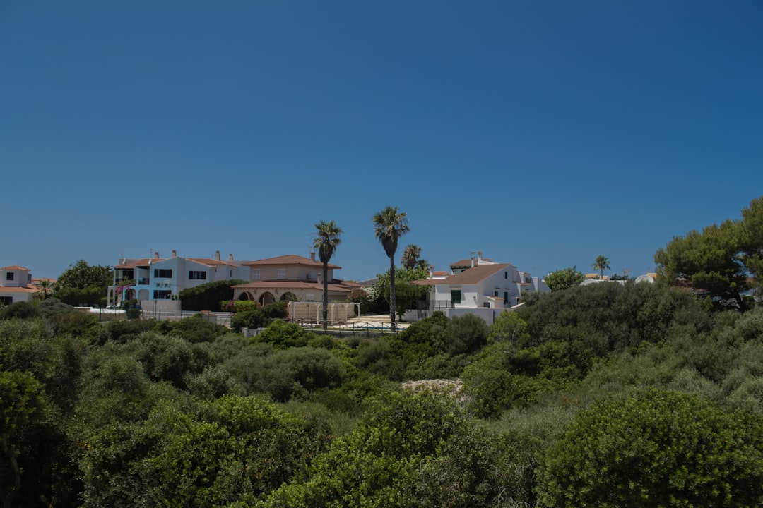 découvrez les quartiers à éviter à nice pour un séjour en toute sécurité et tranquillité.
