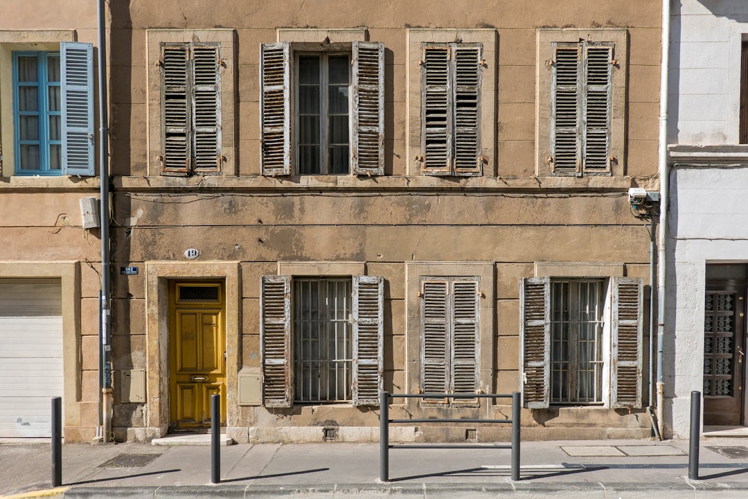 découvrez les quartiers à éviter à marseille pour garantir votre sécurité lors de votre visite ou séjour dans cette ville dynamique.