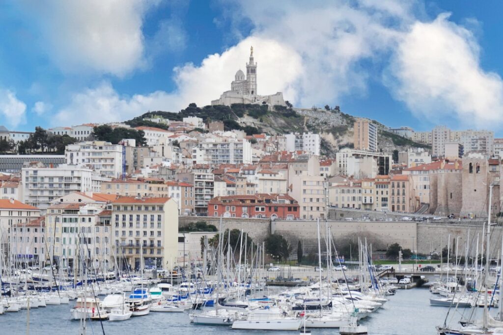 découvrez les quartiers de marseille considérés comme les moins sûrs, avec des conseils pour votre sécurité et des informations sur les zones à éviter.